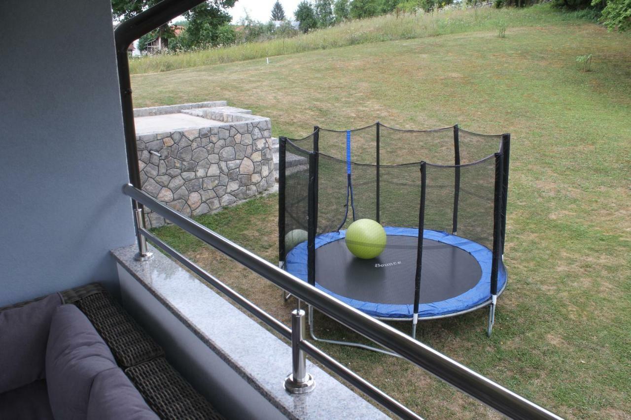 Apartment Snjezana スルニュ エクステリア 写真