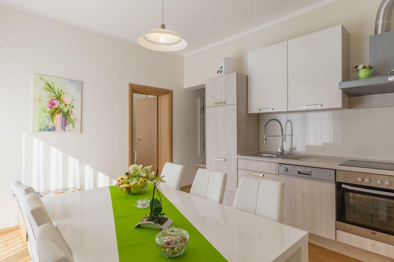 Apartment Snjezana スルニュ エクステリア 写真