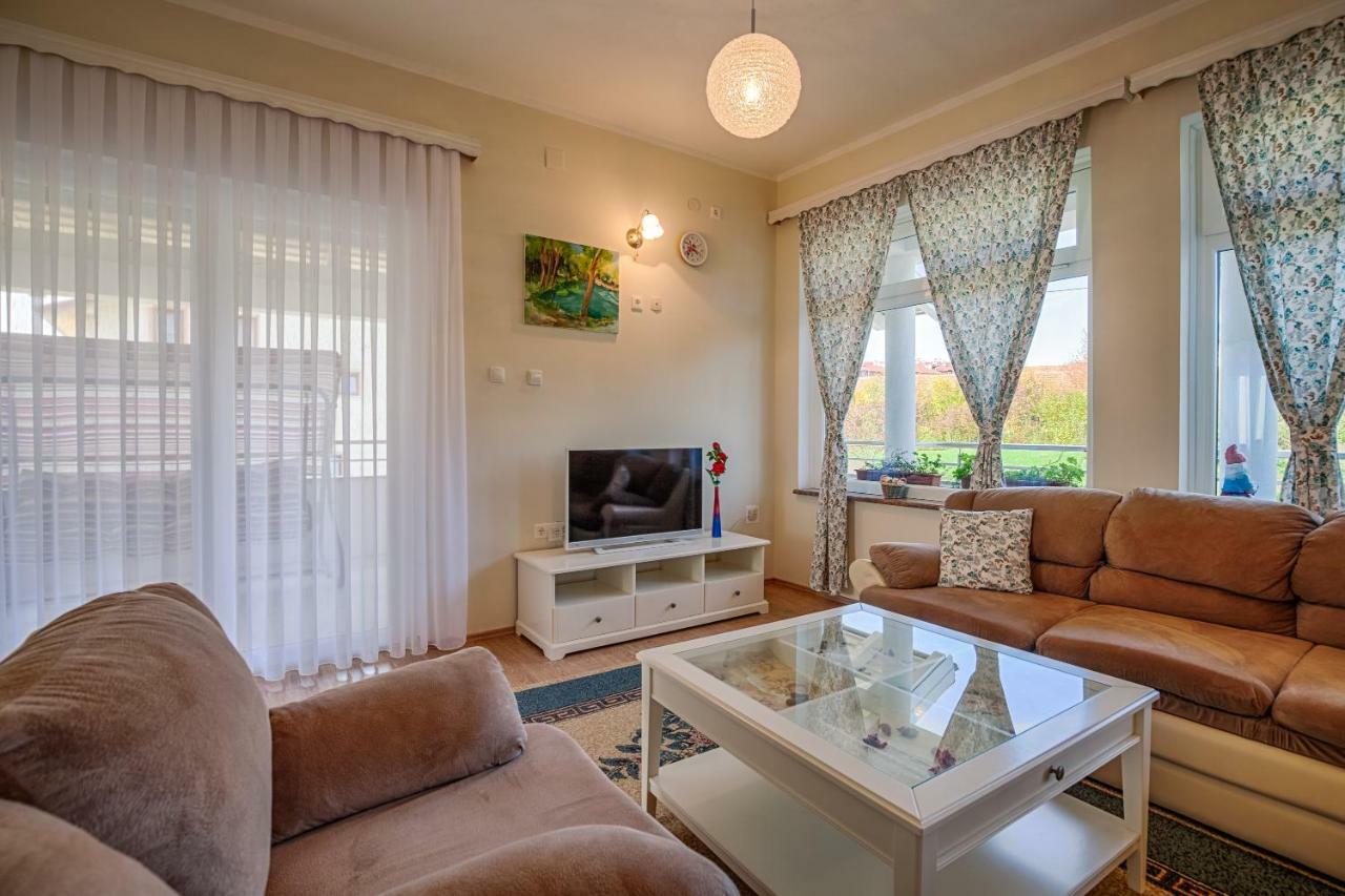 Apartment Snjezana スルニュ エクステリア 写真