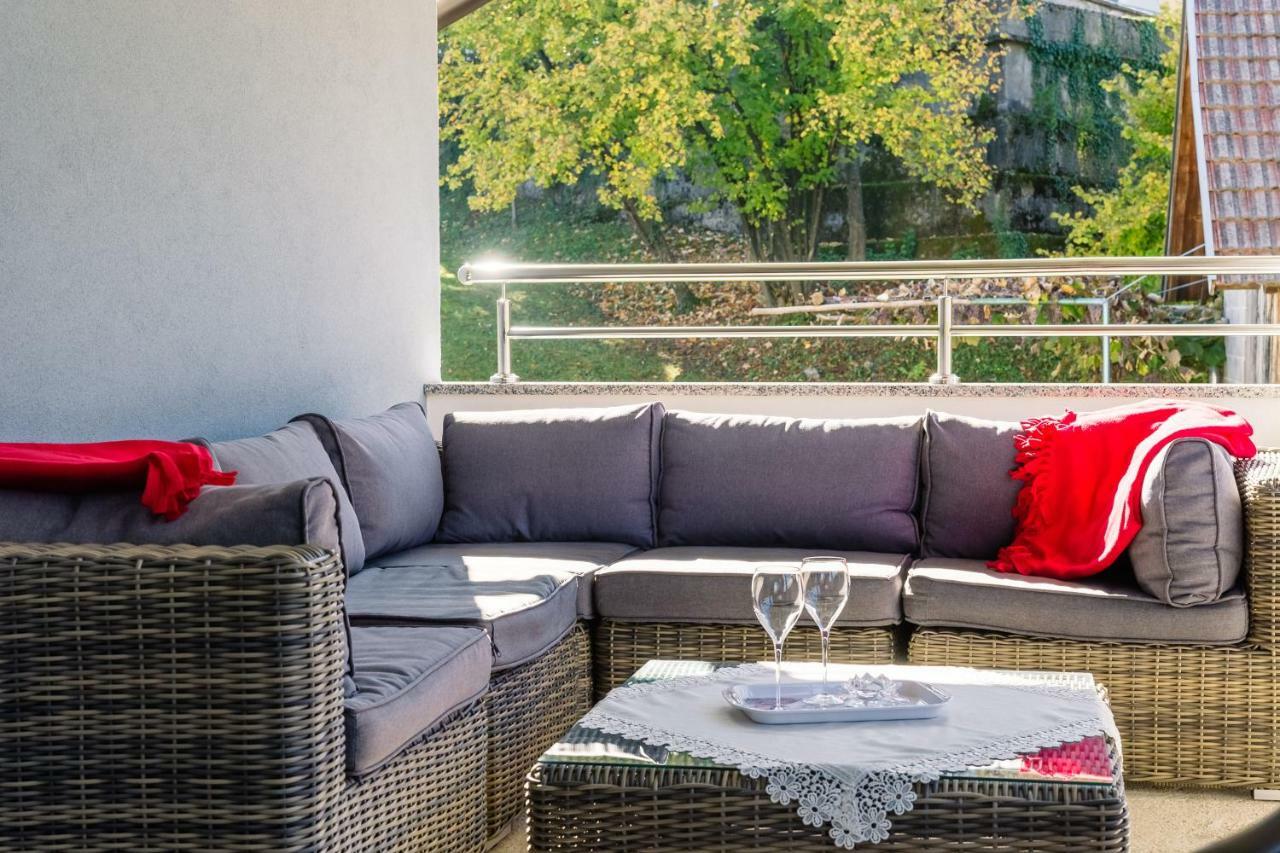 Apartment Snjezana スルニュ エクステリア 写真