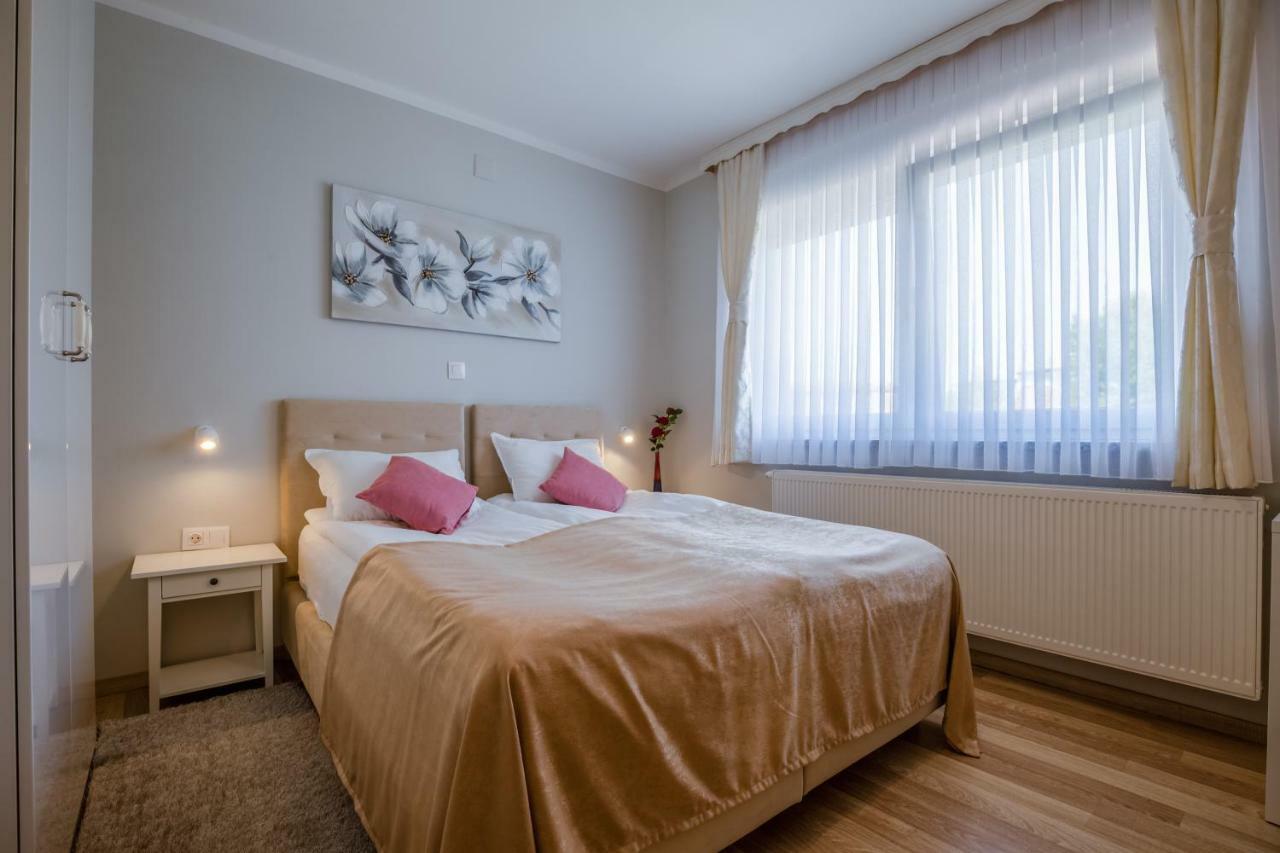 Apartment Snjezana スルニュ エクステリア 写真