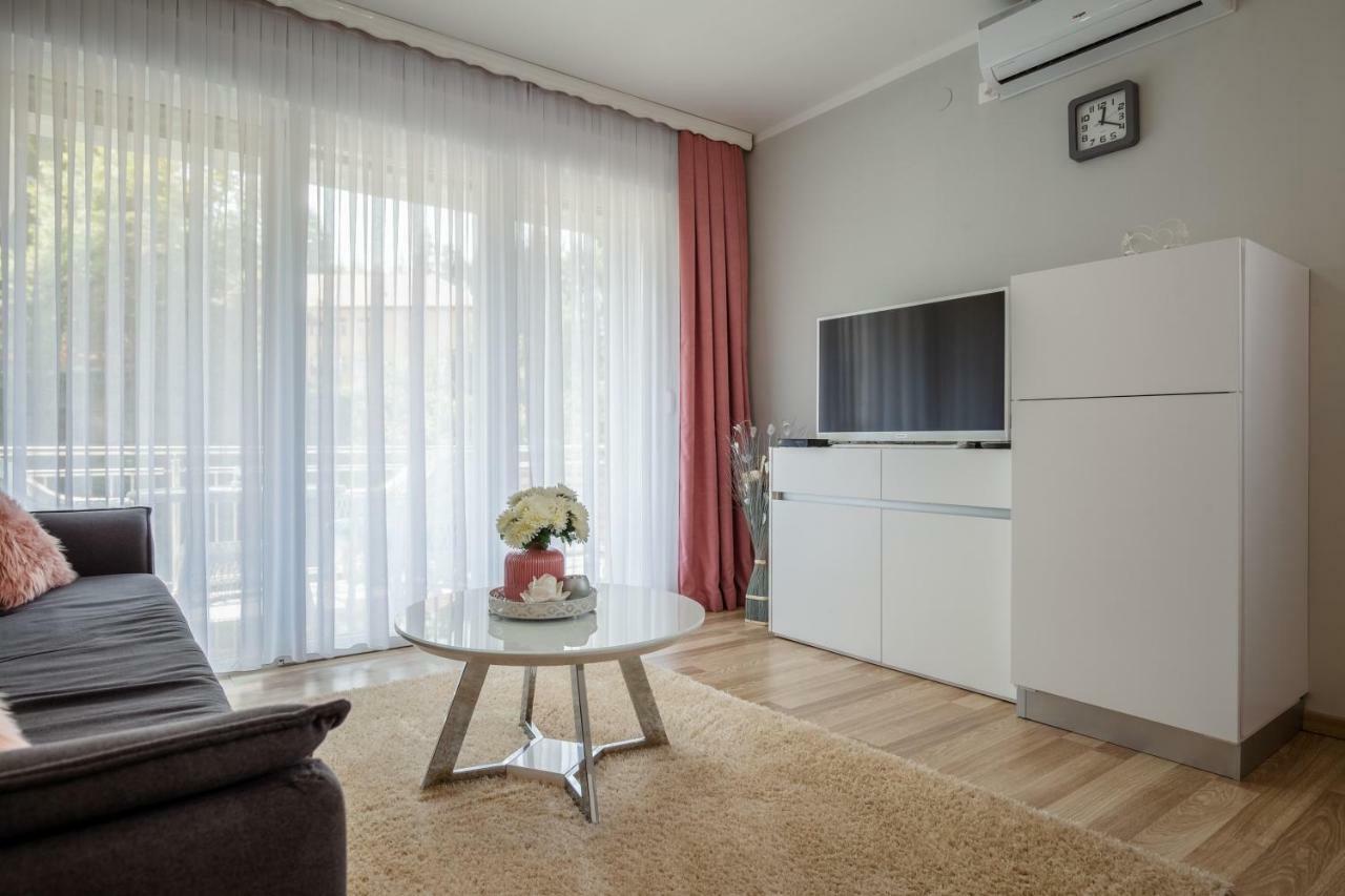 Apartment Snjezana スルニュ エクステリア 写真